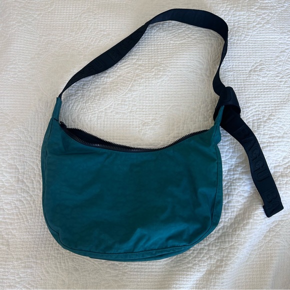 Baggu Snoopy Medium Crescent Bag - Picture 3 of 4